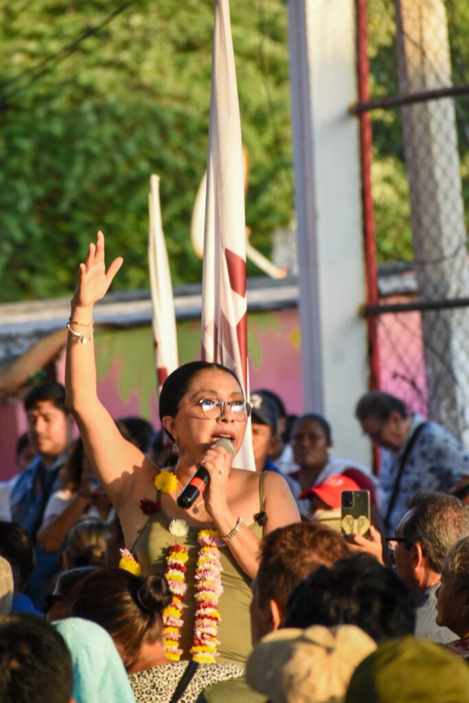 Esthela Damián, reúne a más de 2 mil personas en pie de la cuesta para hablar de soberanía y transformación