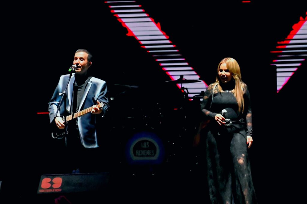 Entre besos y heridas, la Arena CDMX se rindió ante el romanticismo grupero