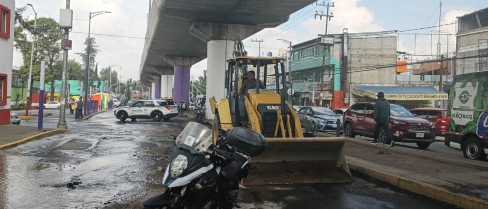 Se forma socavón en Tláhuac tras mega fuga y varias colonias no tienen servicio de agua