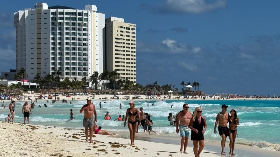 PIB turístico apenas avanza 0.1%, mientras se desploma el gasto de turistas extranjeros