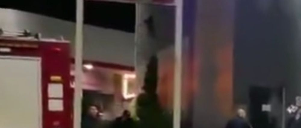 Atropella unidad de bomberos a un adulto mayor y lo mata en gasolinera de Chimalcoyoc, Tlalpan