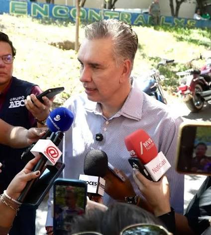 Waldo Fernández pide preparar a escuelas y familias ante nuevas reglas para celulares