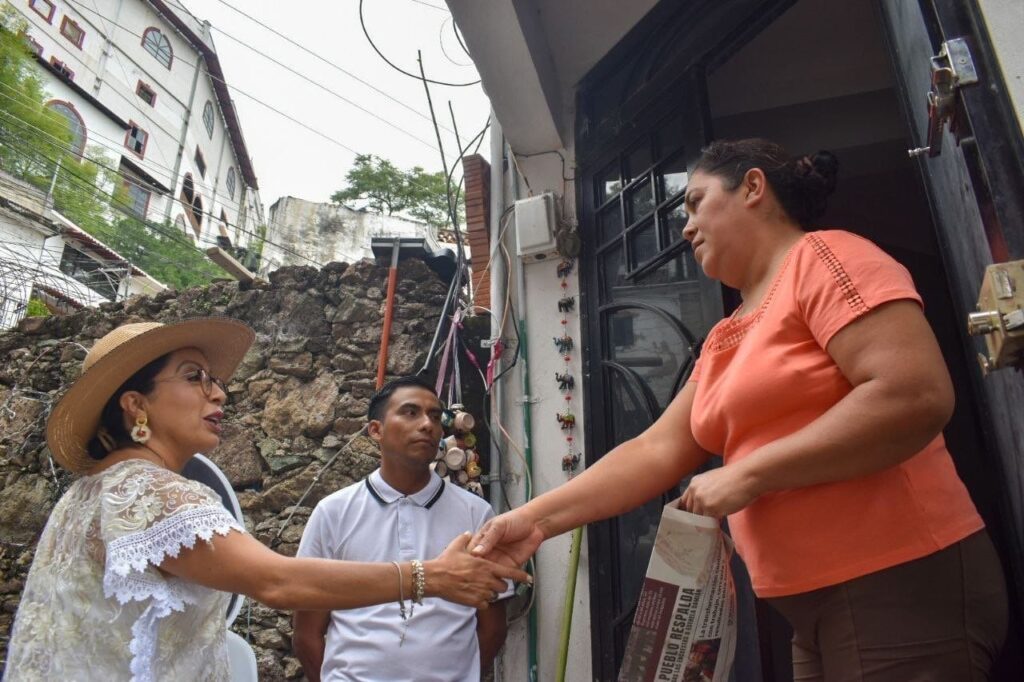 Esthela Damián lleva su propuesta a las calles de Taxco; escucha a familias de La Aurora y Guadalupe