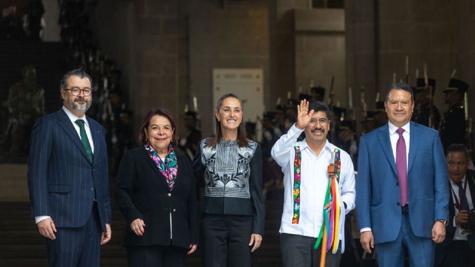“Todavía le pueden bajar un poquito, yo pago mi teléfono”: Sheinbaum llama a la Corte a reducir sus gastos