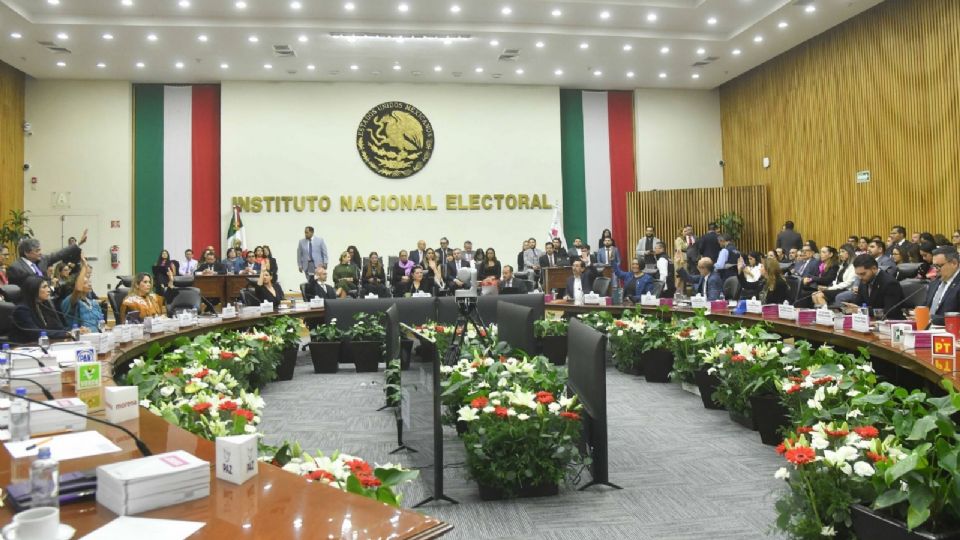 INE y partidos van por presupuesto récord en una década: más de 42 mil millones