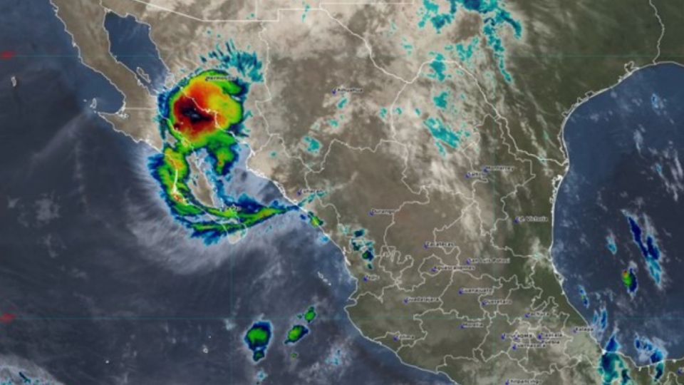 «Polo» pierde fuerza tras tocar tierra: se dirige a Sonora como huracán categoría 1