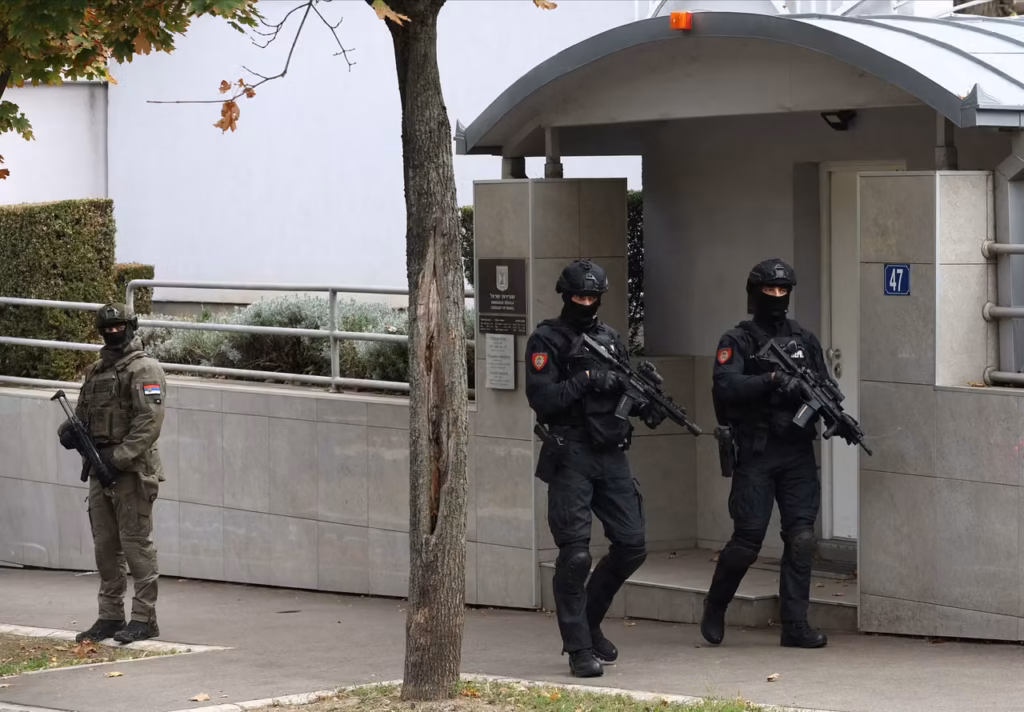 Un menor de edad ataca a custodio de la embajada de Israel en Belgardo y es abatido