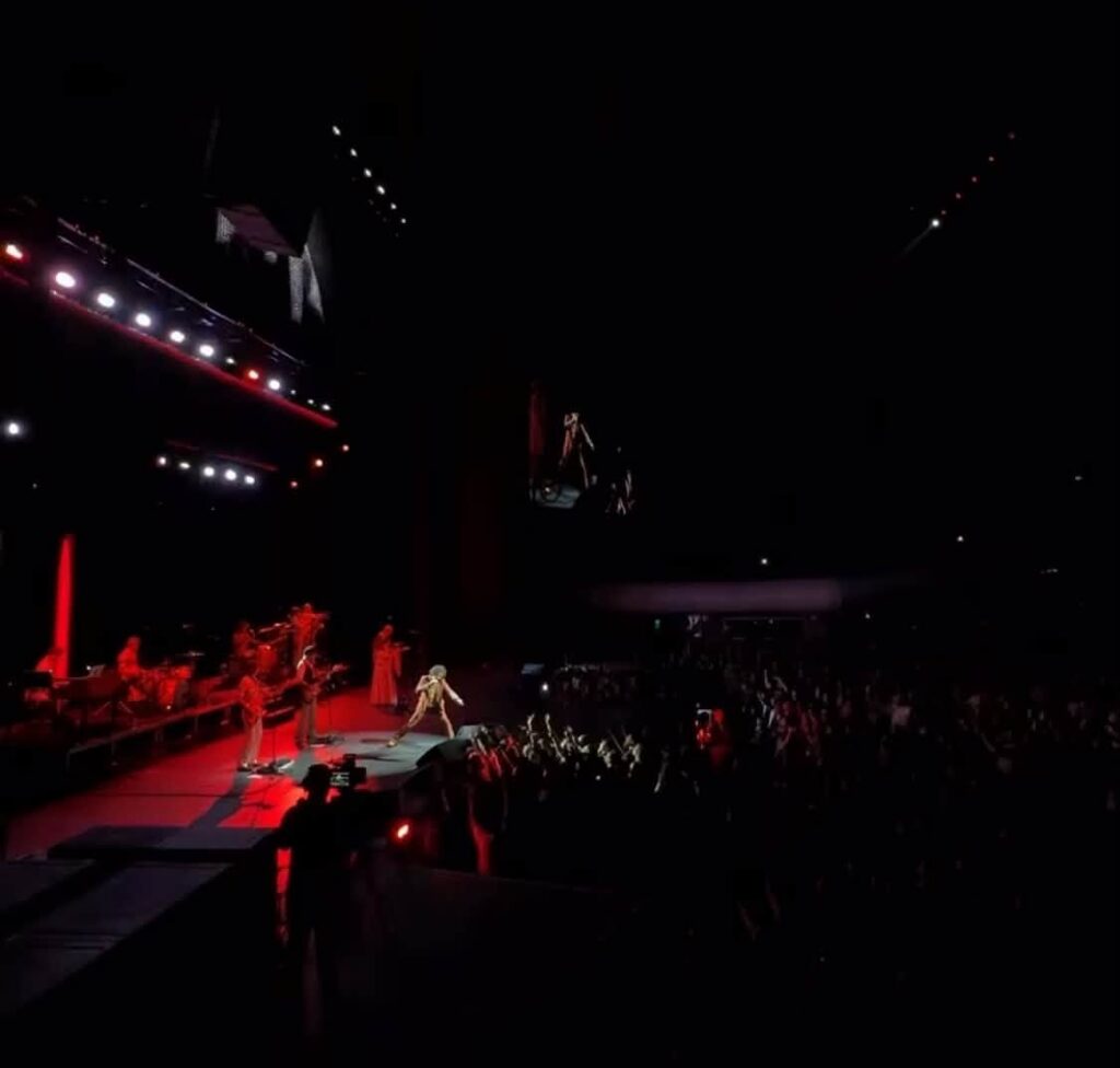 Bunbury desata una nueva mutación del rock en español en el Auditorio Nacional