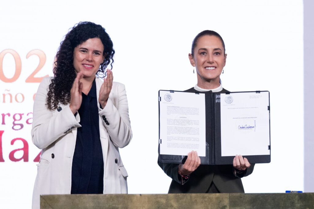 Sheinbaum obliga a plataformas digitales a retirar contenidos violentos contra menores; advierte posible endurecimiento legal