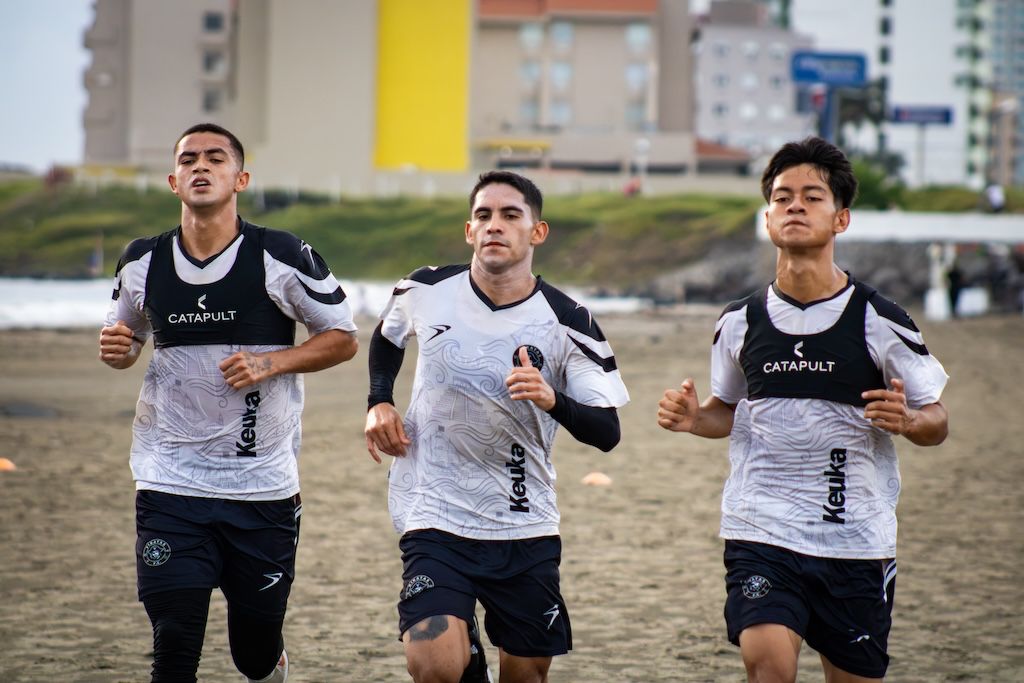 Piratas de Veracruz acerca a sus abonados al equipo antes del cierre del torneo