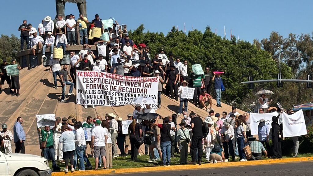 «Ya Estuvo»: Ciudadanos Marchan en Tijuana por Abuso de Cobro de Altos Impuestos, Extorsión e Inseguridad