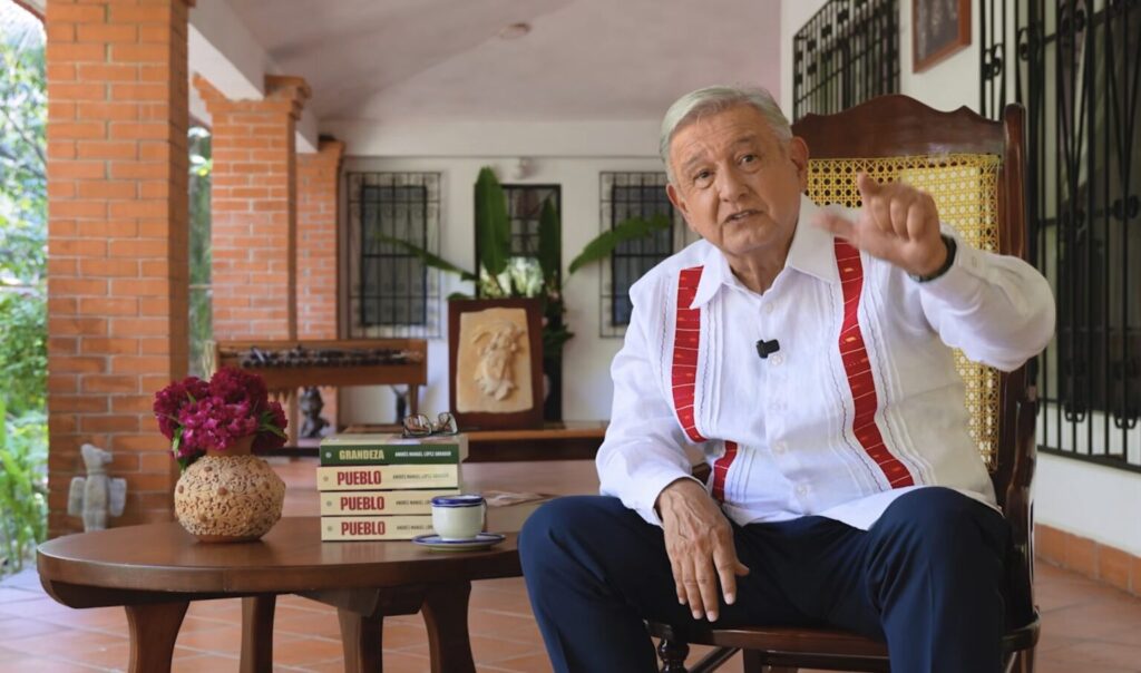 AMLO reaparece con Pueblo: cuestiona modelo de EU, reivindica la 4T y respalda a Sheinbaum