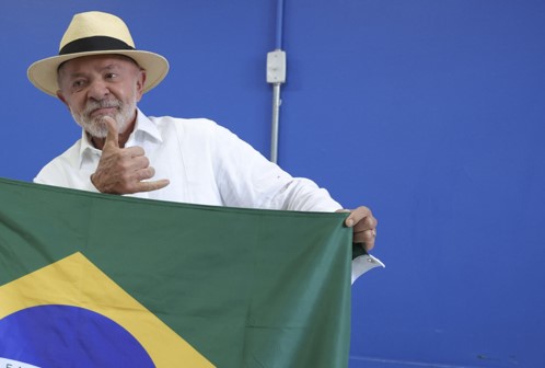 Lula da Silva se impone en las urnas y derrota a Flávio Bolsonaro en Brasil