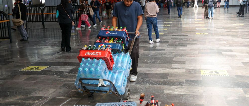 Aplica Metro de la CDMX nuevo reglamento para retirar comercio semifijo en vestíbulos y pasillos