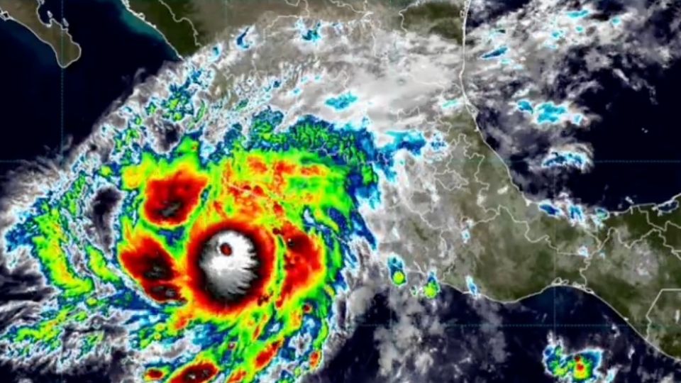 El huracán «Simón» tocaría tierra entre los municipios de La Huerta y Tomatlán la mañana del domingo