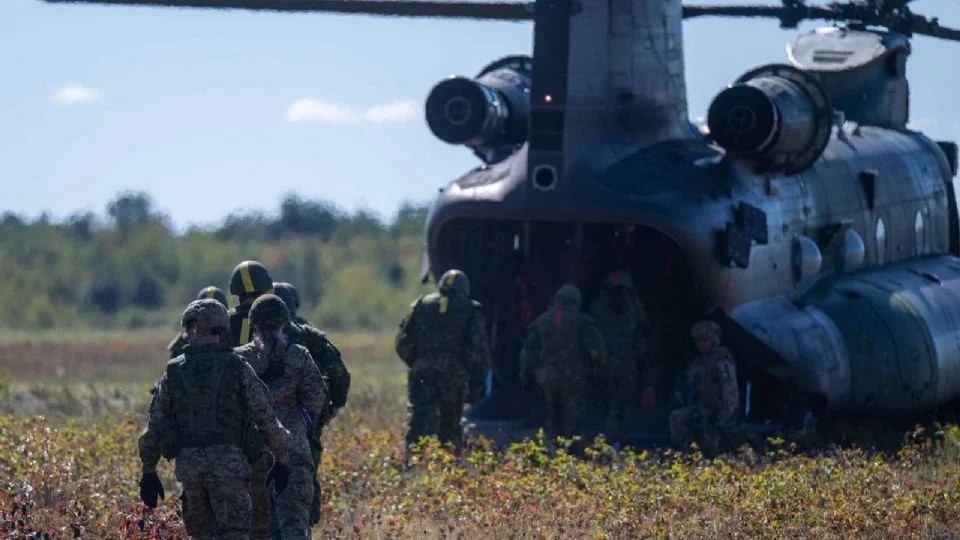 Hay al menos siete personas muertas por el incendio en base militar de Canadá; descartan terrorismo