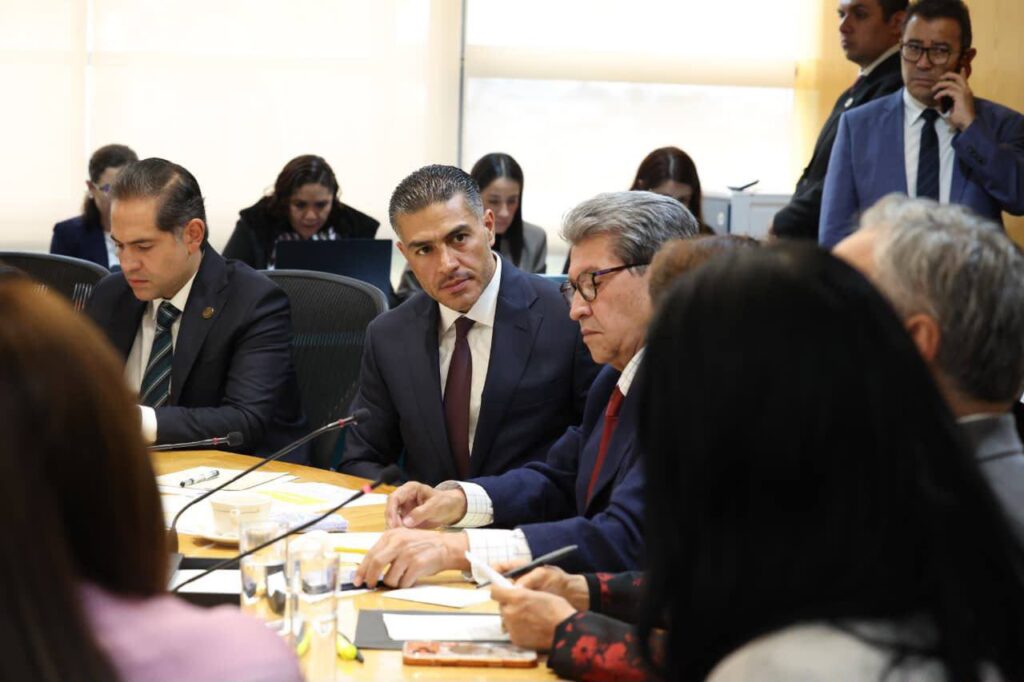 García Harfuch reporta 33 detenidos por asesinato de Carlos Manzo; FGR decidirá si atrae el caso