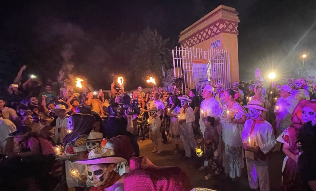 Yucatán invita a vivir la magia del Paseo de las Ánimas, una tradición que conecta el mundo de los vivos y los muertos